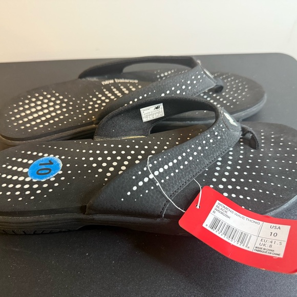 New Balance Black and White Flip Flops women 10 - Picture 2 of 3